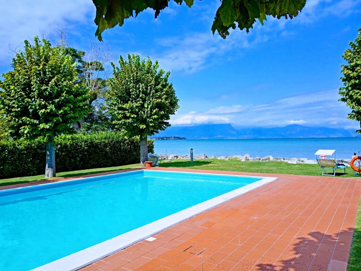 Casa Lugana 10 - Monolocale Con Piscina Direttamente A Lago Apartment Sirmione Luaran gambar