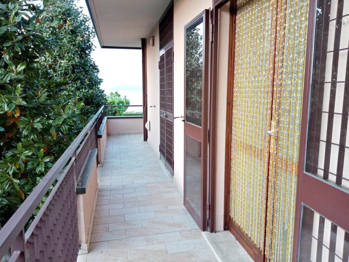 Casa Lugana 10 - Monolocale Con Piscina Direttamente A Lago Apartment Sirmione Luaran gambar