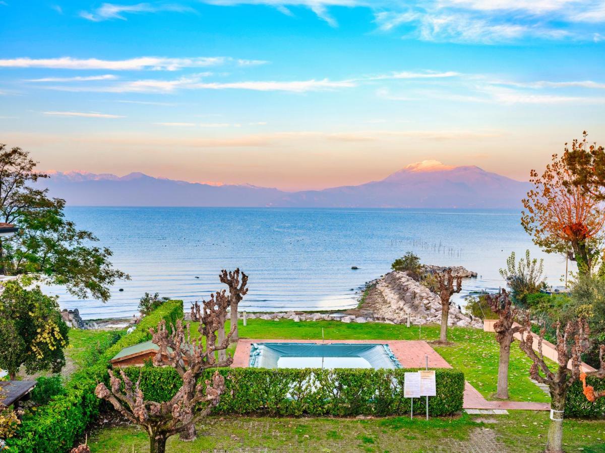 Casa Lugana 10 - Monolocale Con Piscina Direttamente A Lago Apartment Sirmione Luaran gambar